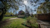 Prodej lukrativního pozemku v atraktivní lokalitě Úvaly u Prahy, pozemek 877 m2 na Poděbradově ulici, ideální pro bydlení či investici, včetně základové desky a projektu., cena 10990000 CZK / objekt, nabízí 
