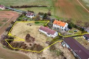 Stavební pozemek o výměře 4.082 m2 v klidné obci Hředle u Rakovníka, cena 4990000 CZK / objekt, nabízí 