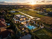Exkluzivní stavební pozemek o výměře 1 801 m2 v prestižní rezidenční lokalitě Voděradská v Říčanech u Prahy. Kompletně zasíťováno, možnost okamžité výstavby, klidná lokalita s výbornou dostupností do , cena 22800000 CZK / objekt, nabízí 