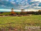 Prodej pozemku 1300m2 pro stavbu RD v obci Lubná u Rakovníka, cena 4140000 CZK / objekt, nabízí 