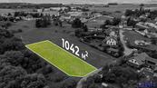 Prodej stavebního pozemku 1 042 m2 v klidné části Okrouhla u Prahy, cena 5610000 CZK / objekt, nabízí 