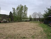 Prodej stavebního pozemku 900m2 v obci Svinaře, okr. Beroun, cena 6000 CZK / m2, nabízí 