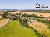 Prodej investičního stavebního pozemku 2x2.160 m2, cena cena v RK, nabízí 