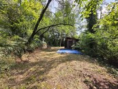 Krásná zahrada se vzrostlými stromy poblíž zříceniny hradu Okoř, cena 5380000 CZK / objekt, nabízí 