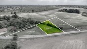 Prodej stavebního pozemku 1305 m2 v obci Chrást u Poříčan, cena 2762500 CZK / objekt, nabízí 