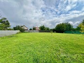 Slunný rovinatý stavební pozemek 1 100 m2, cena 1570000 CZK / objekt, nabízí 