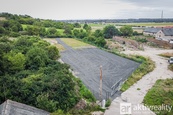 Pronájem komerčního oploceného pozemku 2 124m2, cena 16000 CZK / objekt / měsíc, nabízí